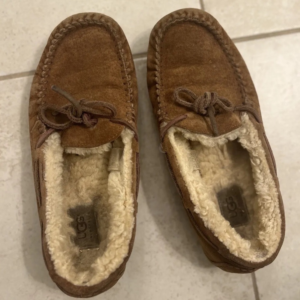 Ugg Australia Women's Dakota Moccasin Slippers 5612 Tan Chestnut Shoes Size 8